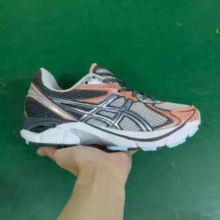 ASICS橙黑网布和合成革上层虎纹图案跑鞋