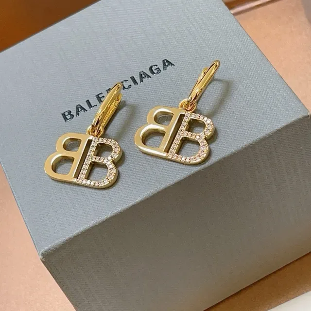 بالنساغا BB Logo أقراط كريستال بافيه ذهبي اللون معلقة 2