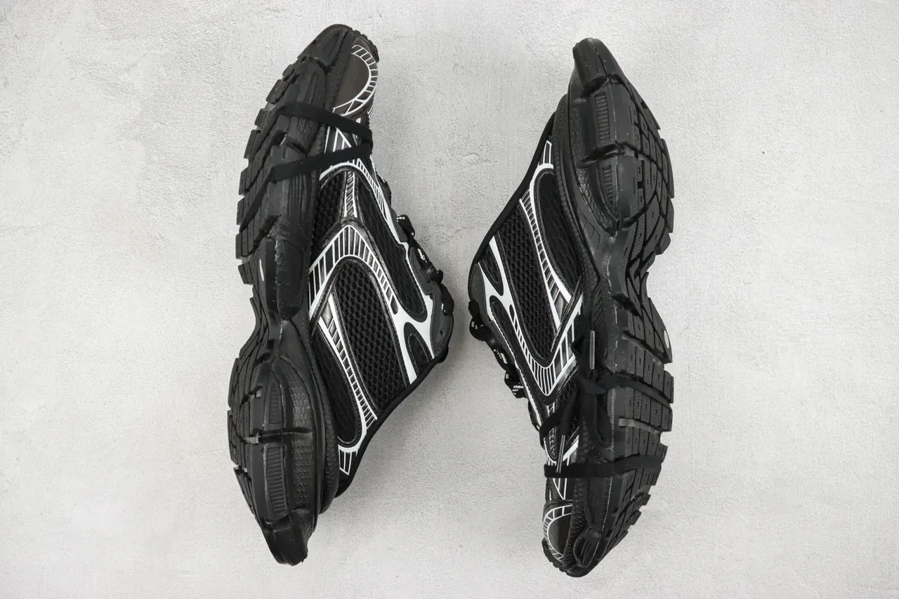 Balenciaga Tênis Chunky Preto e Branco Sola Mesh e Recobrimento Sintético 2