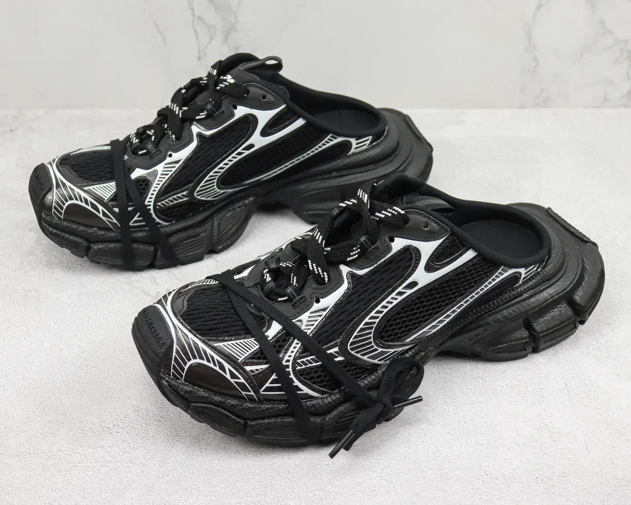Balenciaga Tênis Chunky Preto e Branco Sola Mesh e Recobrimento Sintético 4