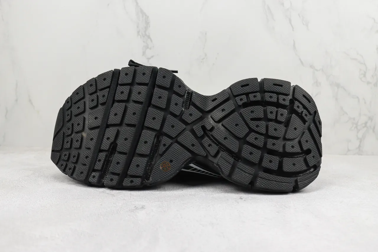 Balenciaga Tênis Chunky Preto e Branco Sola Mesh e Recobrimento Sintético 8