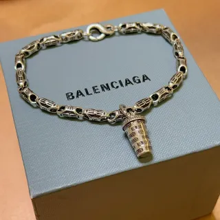 Balenciaga bracelete de metal motivo de copa prateado