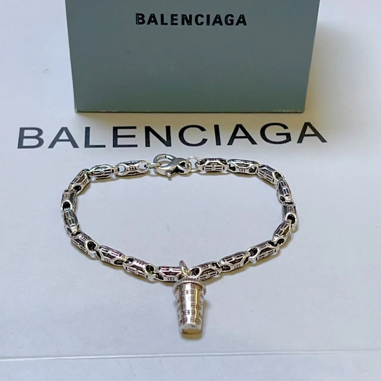 Balenciaga pulsera de metal motivo de copa plateada 5