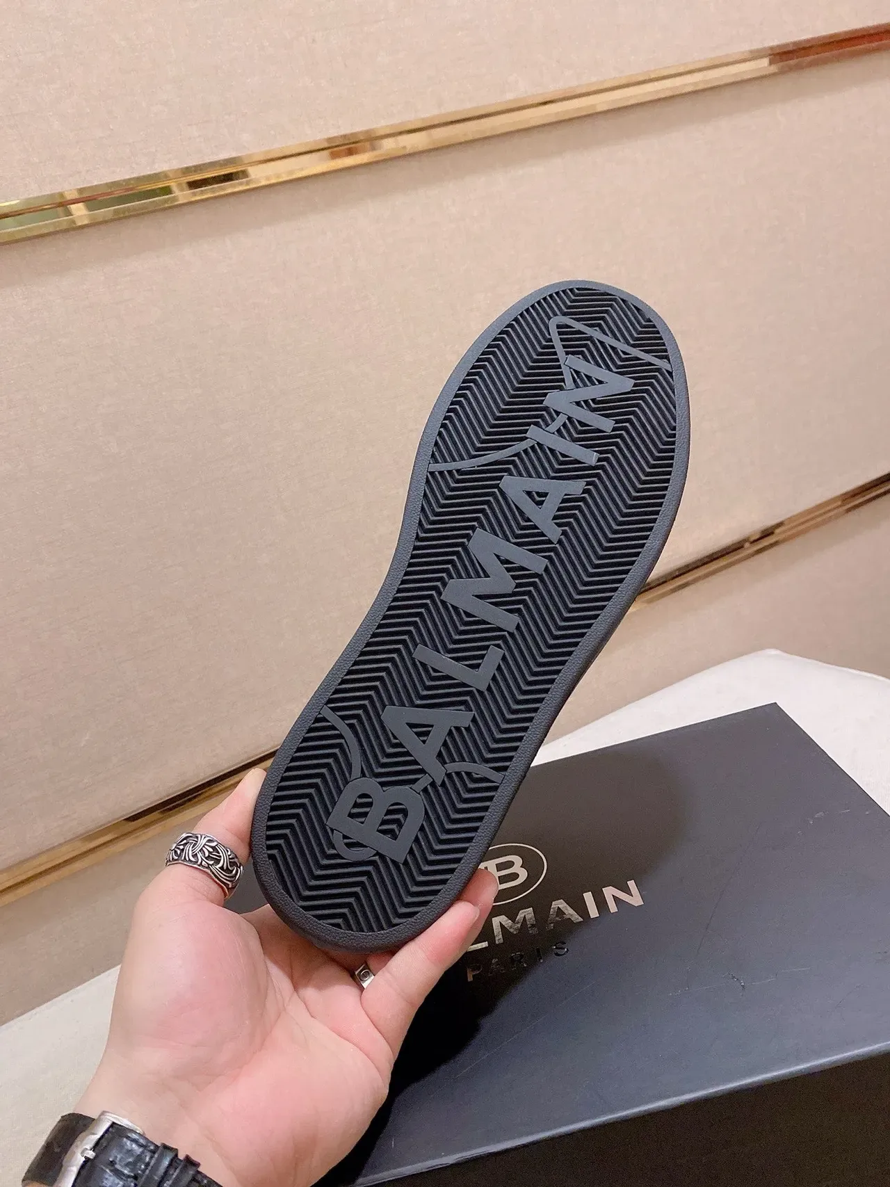 Balenciaga Le City Monogram Sneakers Lifestyle Noires 2