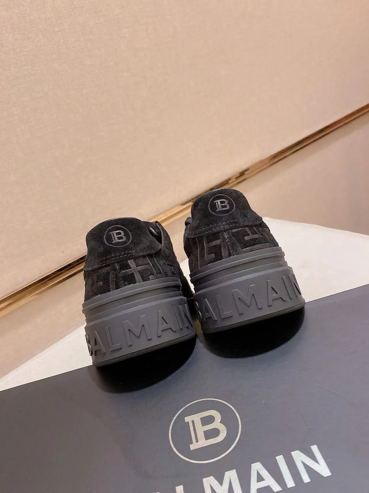 Balenciaga Le City Monogram Sneakers Lifestyle Noires 3