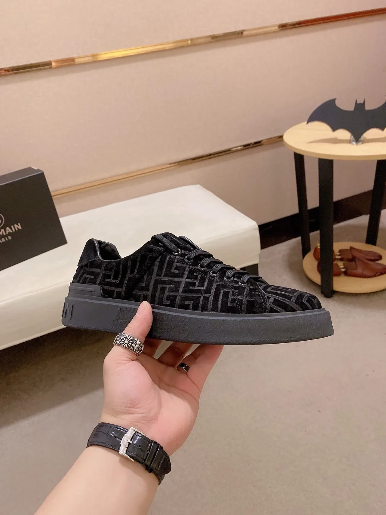 Balenciaga Le City Monogram Sneakers Lifestyle Noires 4