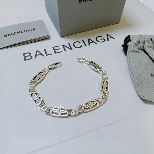 Balenciaga Logo Chain Silver Gray Interlocking Links Polished Finish Bracelet 3