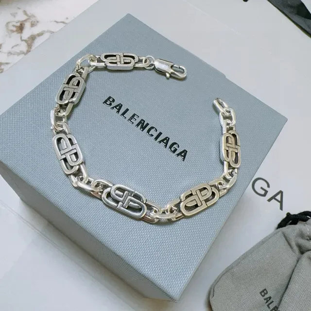Balenciaga Logo Chain Silver Gray Interlocking Links Polished Finish Bracelet 9