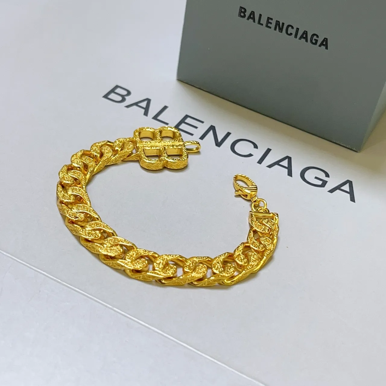 Balenciaga সজ্জিত সোনার টোন কার্ব-লিঙ্ক ব্রেসলেট 3