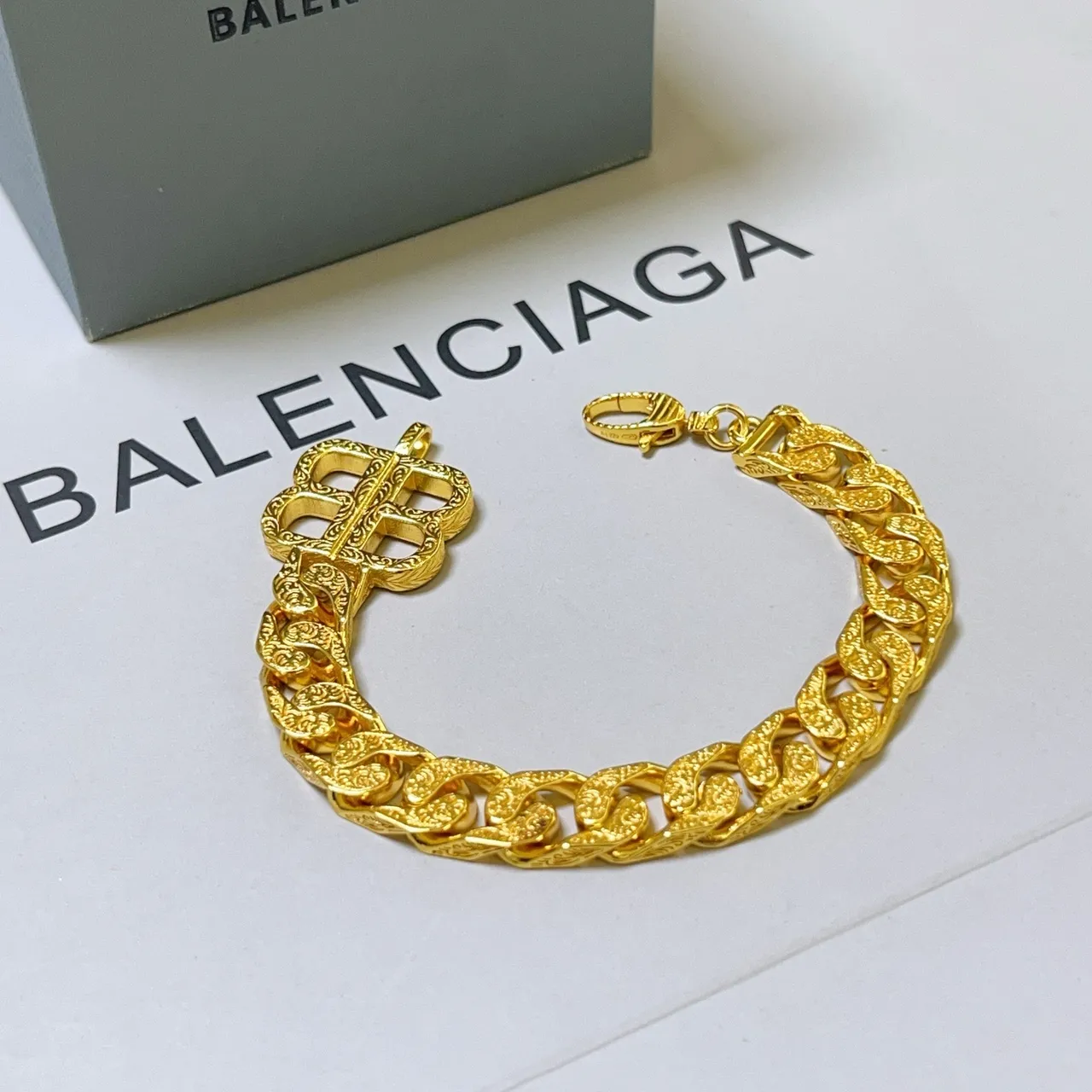 Balenciaga সজ্জিত সোনার টোন কার্ব-লিঙ্ক ব্রেসলেট 4