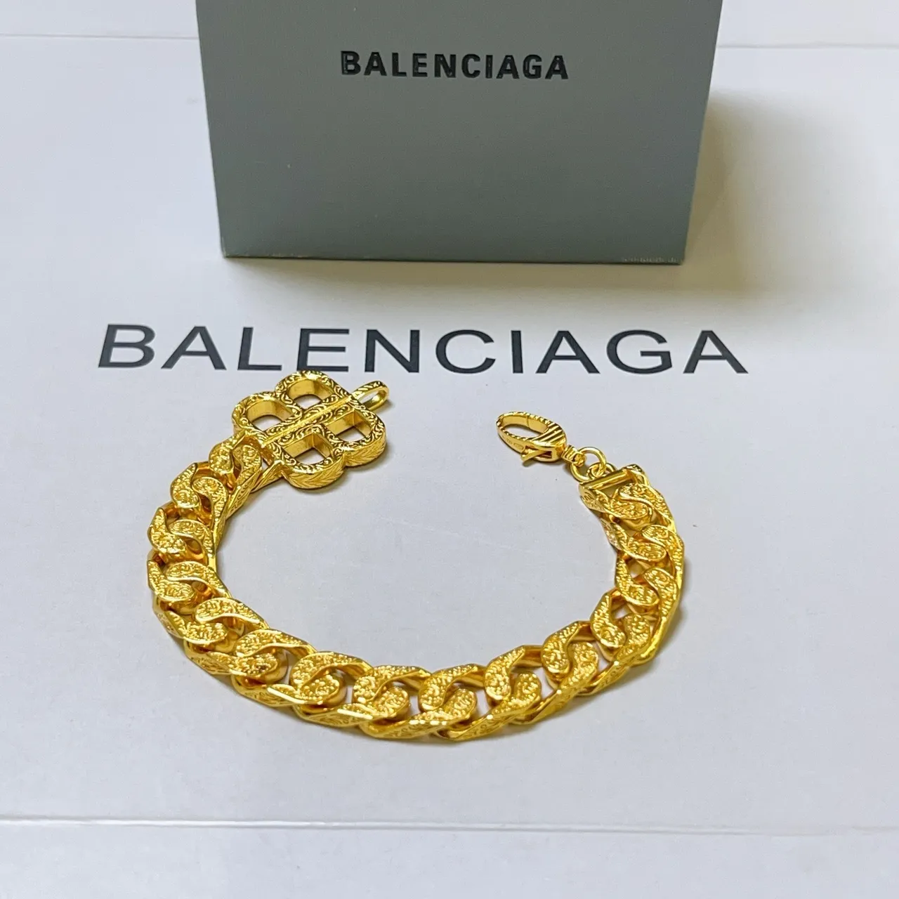 Balenciaga সজ্জিত সোনার টোন কার্ব-লিঙ্ক ব্রেসলেট 7