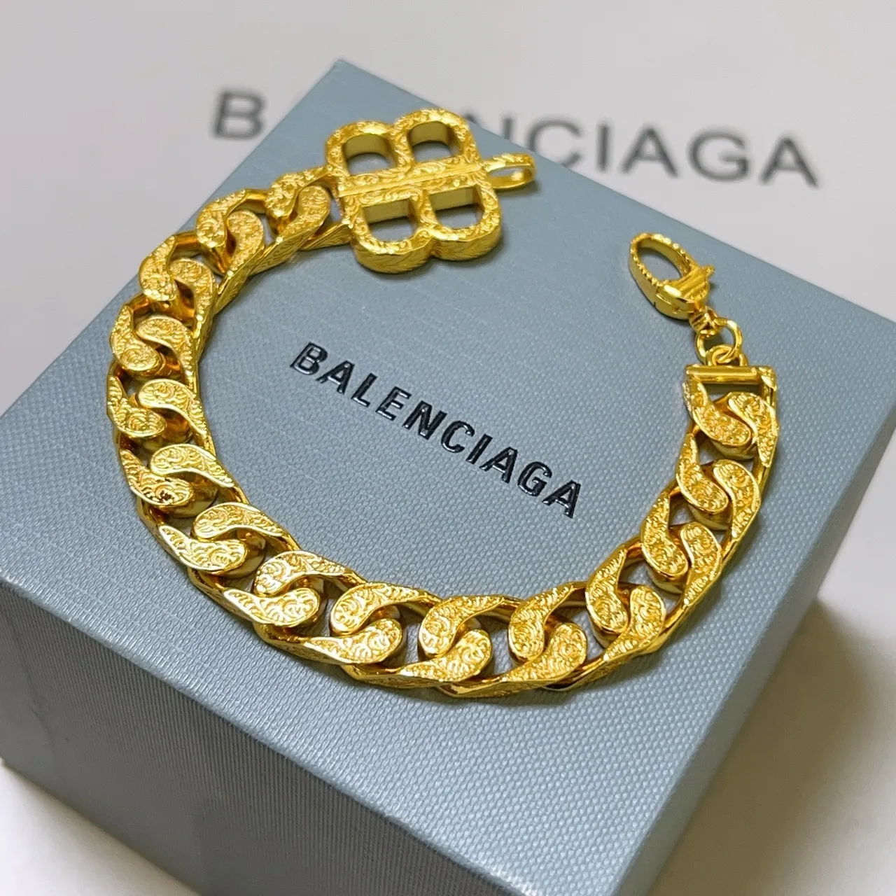 Balenciaga সজ্জিত সোনার টোন কার্ব-লিঙ্ক ব্রেসলেট 9
