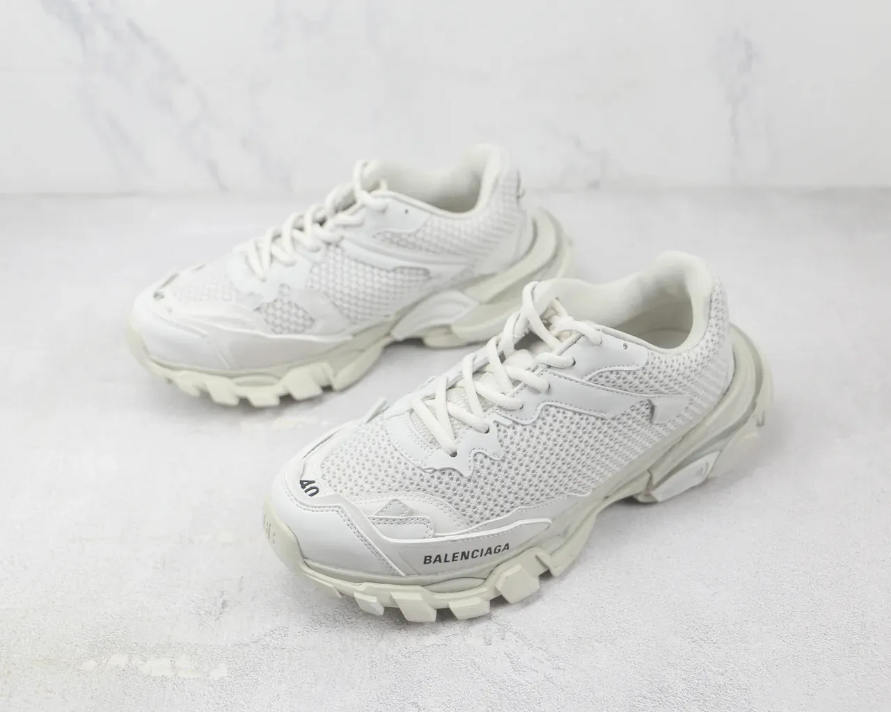Balenciaga Runner Sneakers Chunky Blanches Maille Perforée 4