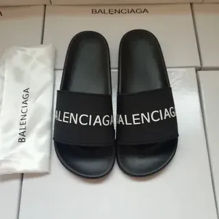 Balenciaga Slide Sandales noires à sangle logo