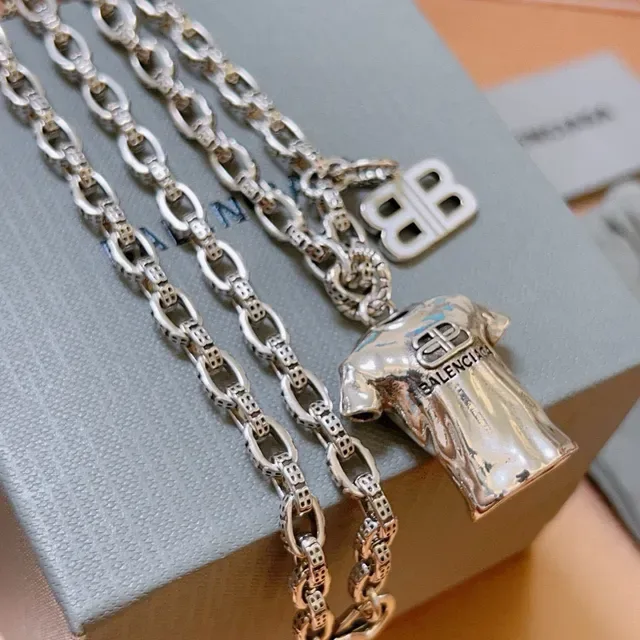 Balenciaga टी-शर्ट पेंडेंट सिल्वर चेन नेकलेस 6