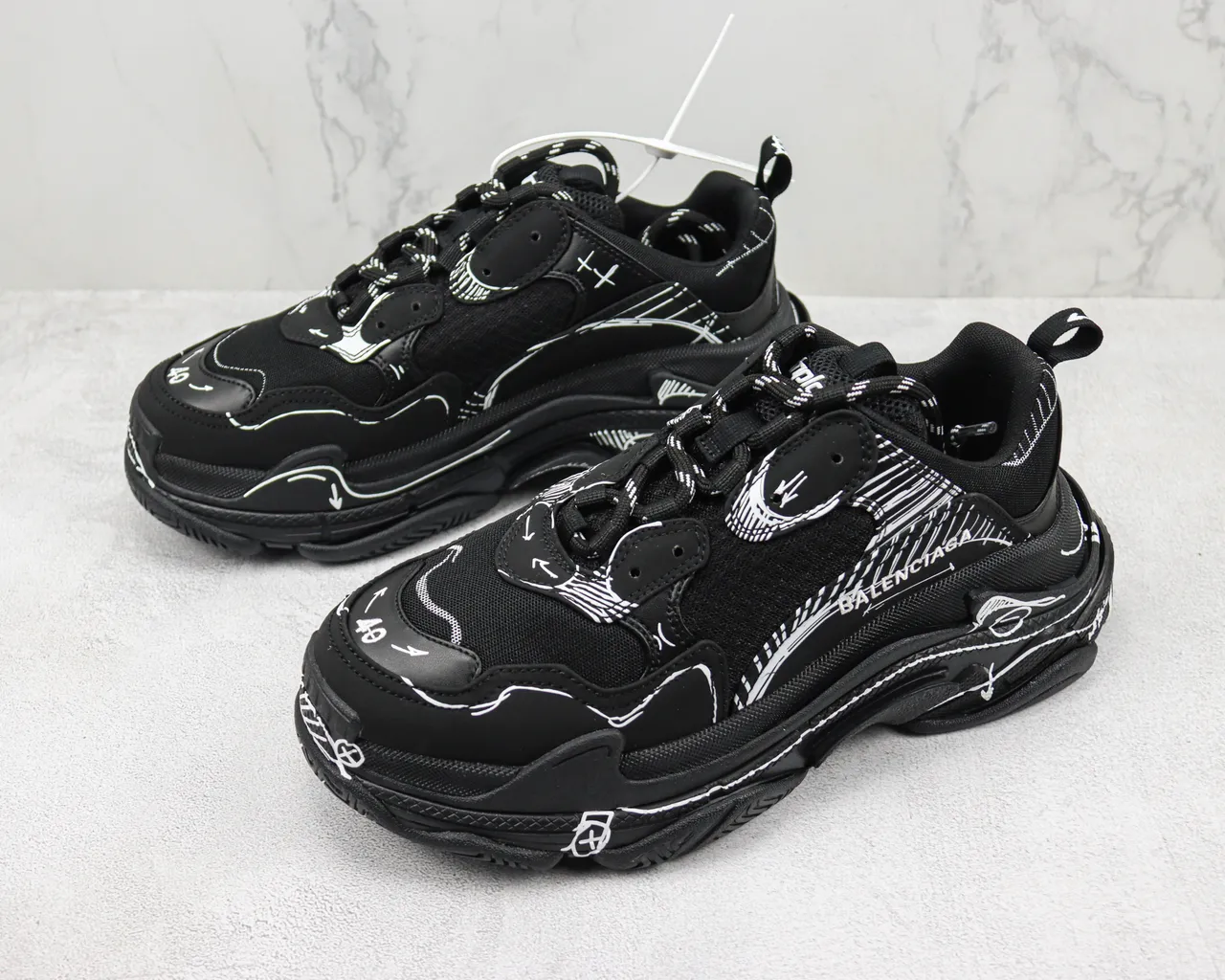 Balenciaga Track أسود أبيض نعل oversized خطوط فنية أحذية chunky 4