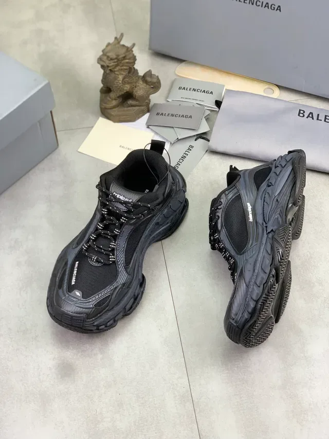 Balenciaga Triple S Black Chunky Sneakers 3
