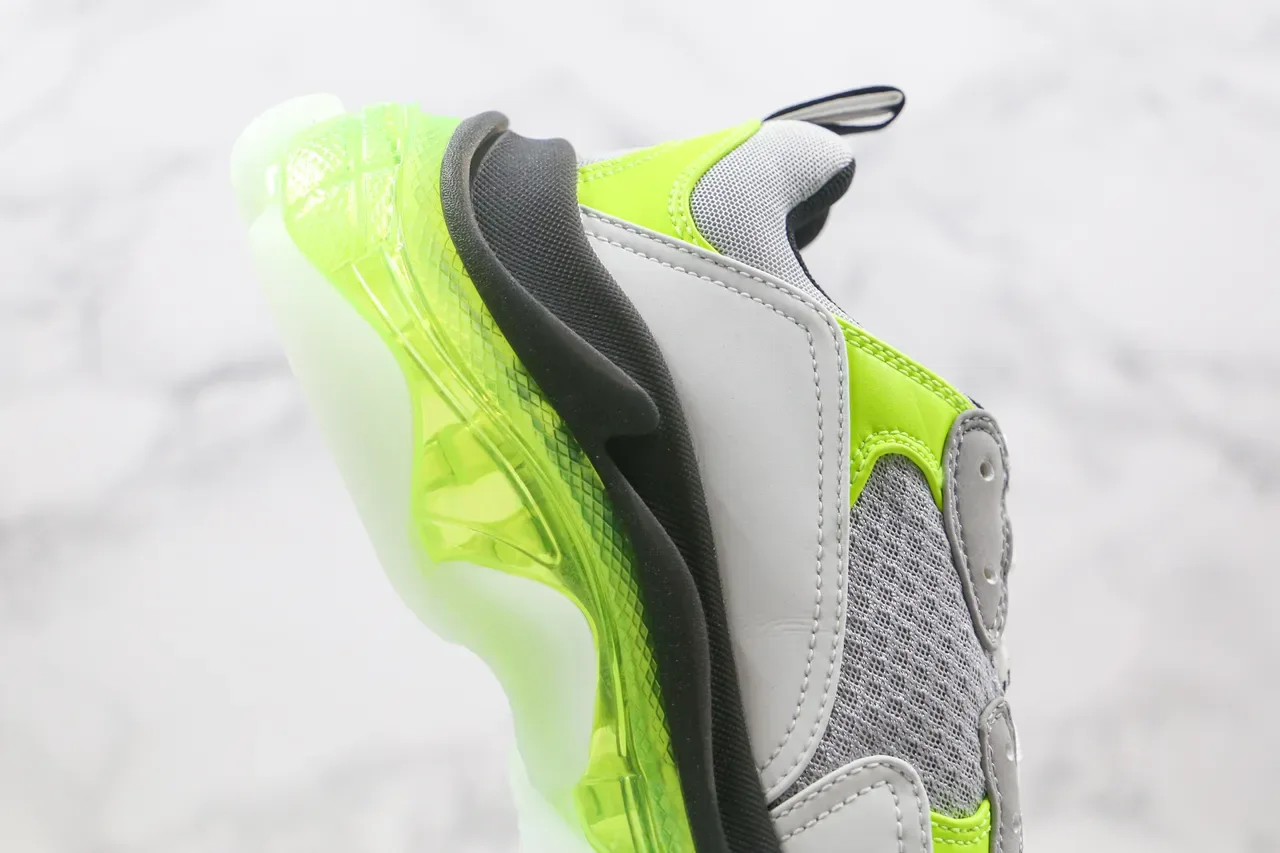 Balenciaga Triple S नीओन ग्रीन चंकी स्नीकर 4