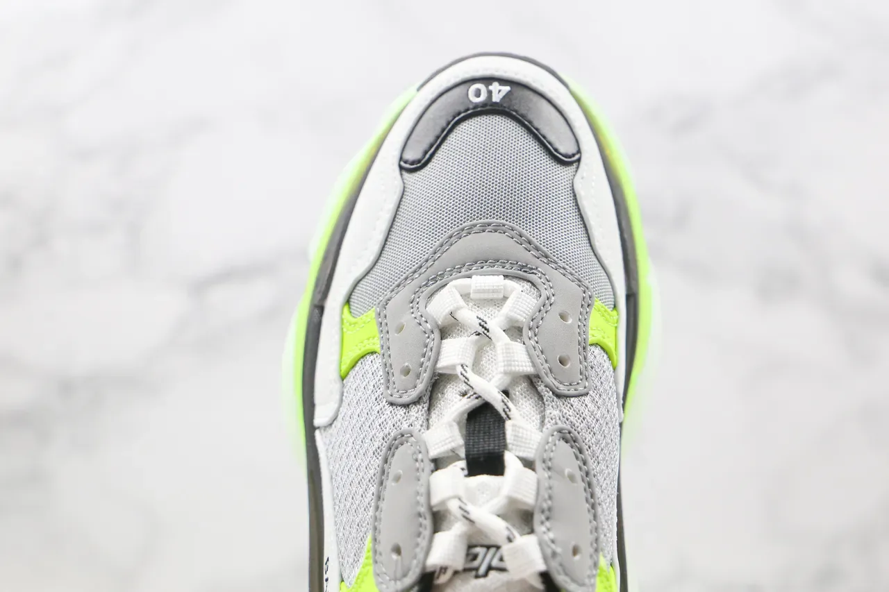 Balenciaga Triple S नीओन ग्रीन चंकी स्नीकर 5