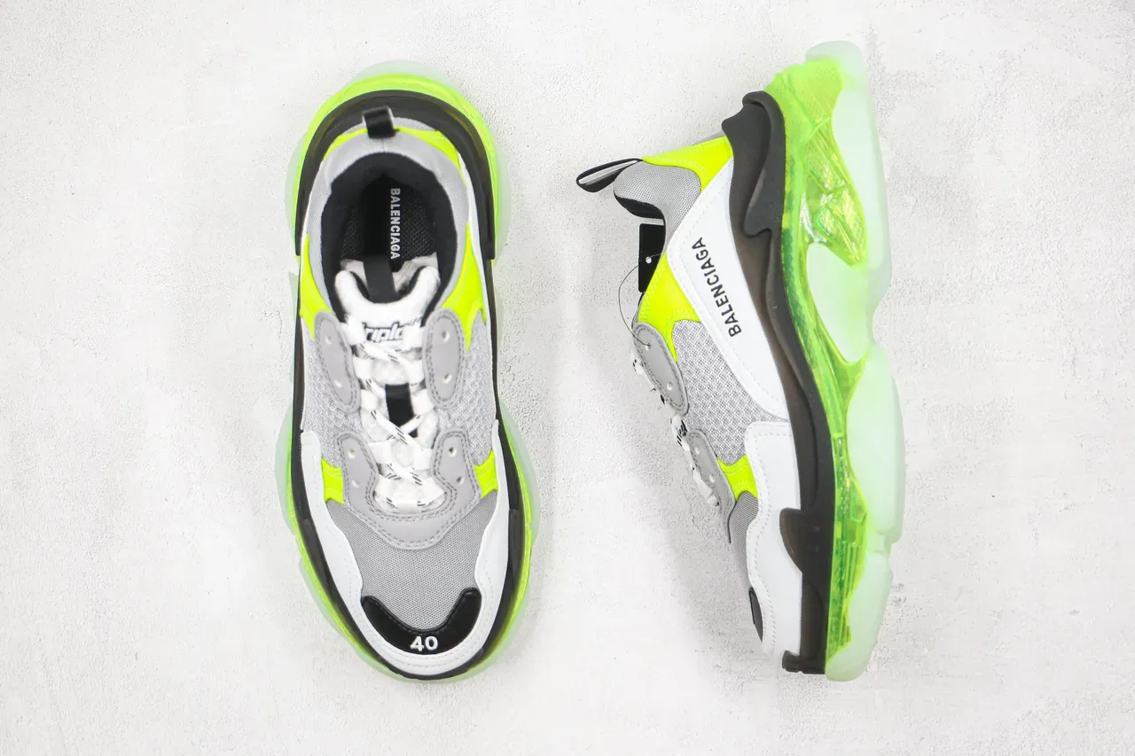 Balenciaga Triple S नीओन ग्रीन चंकी स्नीकर 9