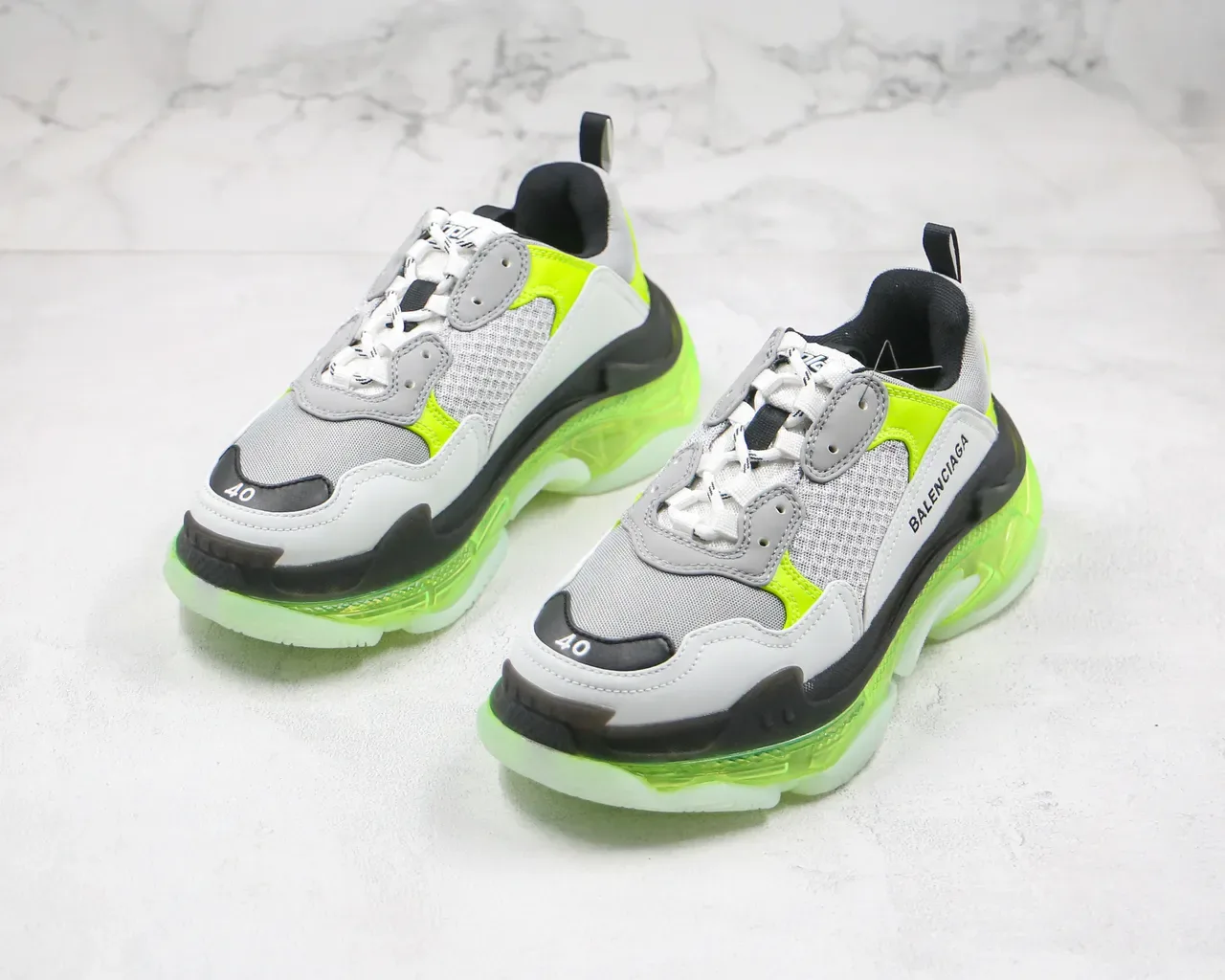 Balenciaga Triple S नीओन ग्रीन चंकी स्नीकर 10