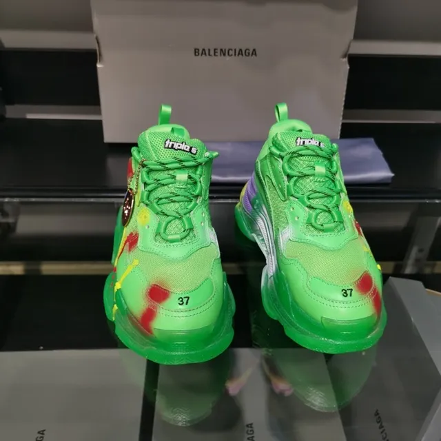 Balenciaga Triple S 霓虹绿喷溅厚底运动鞋 2