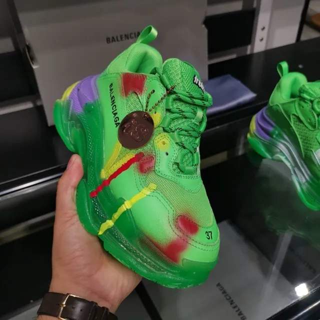 Balenciaga Triple S 霓虹绿喷溅厚底运动鞋 5