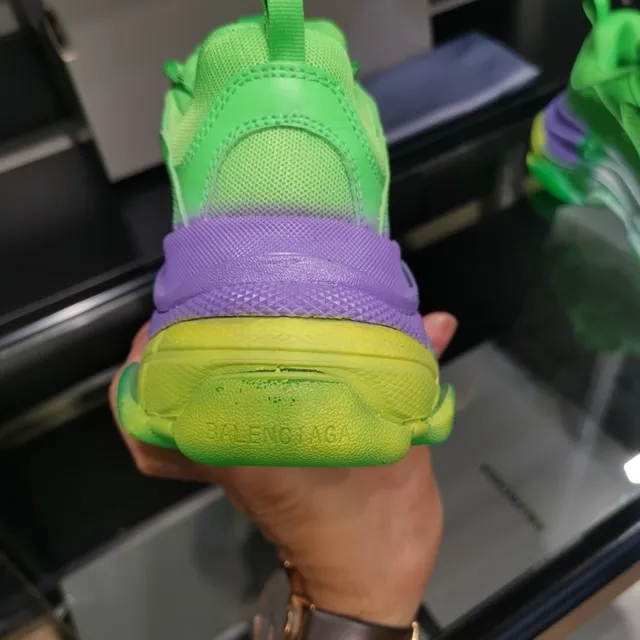 Balenciaga Triple S 霓虹绿喷溅厚底运动鞋 6