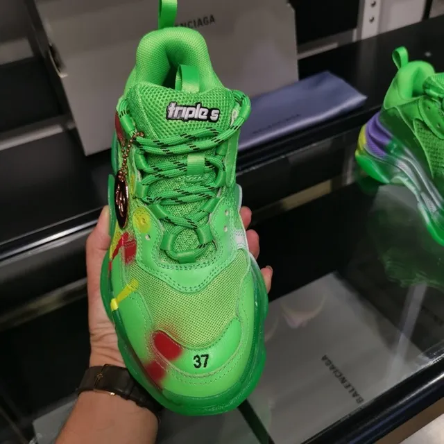 Balenciaga Triple S 霓虹绿喷溅厚底运动鞋 7