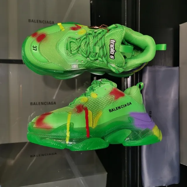 Balenciaga Triple S 霓虹绿喷溅厚底运动鞋 8