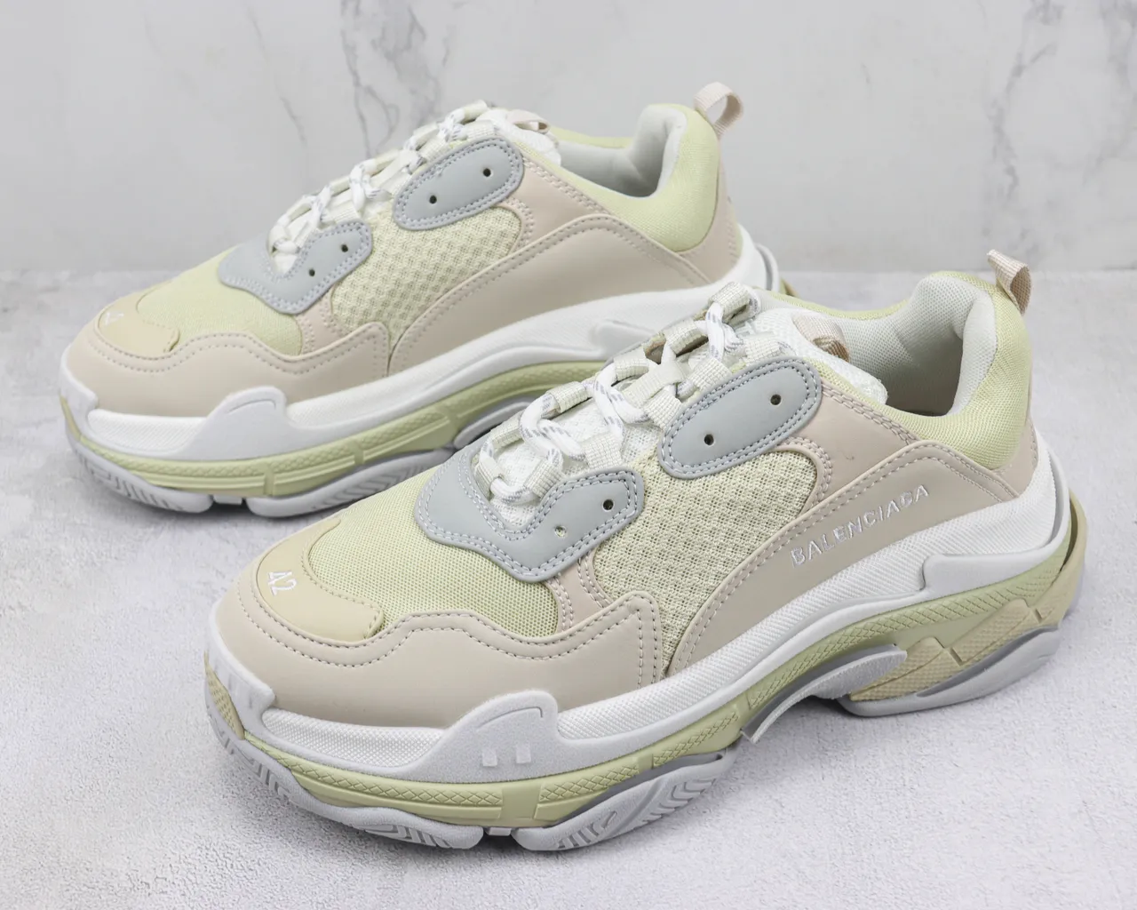 Balenciaga Triple S أخضر شاحب بيج حذاء كاجوال سميك 4