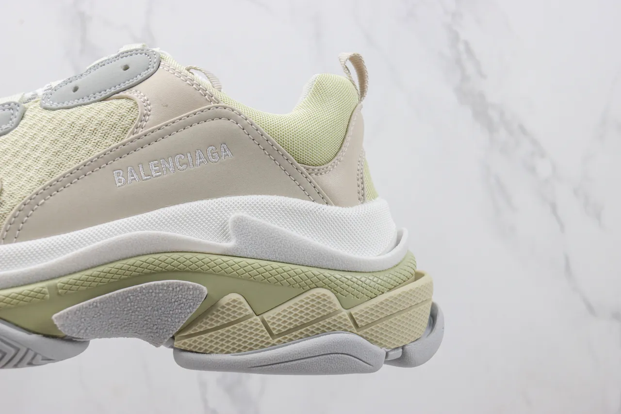 Balenciaga Triple S أخضر شاحب بيج حذاء كاجوال سميك 7