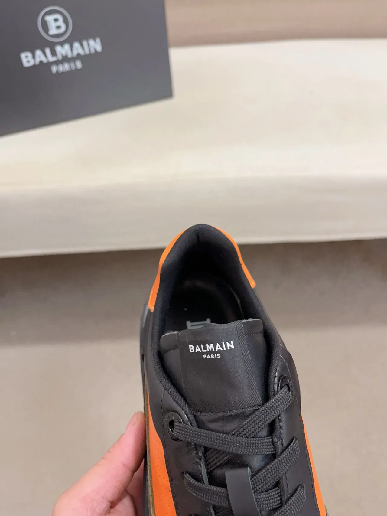 Balmain 黑色橙色厚底鞋面镂空皮革生活方式运动鞋 6