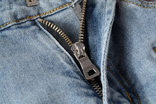 Balmain Blue Gold Jeans en denim light-wash avec couture contrast 14