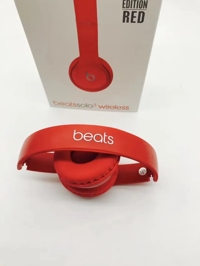 Beats Solo লাল সাদা ম্যাট ফিনিশ ইন্টিগ্রেটেড FM/MP3 কন্ট্রোল ওভার-আর্থ হেডফোন 2