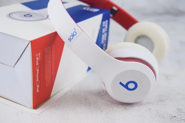 Beats Solo³ Coleção Club Fones de ouvido sem fio brancos 3