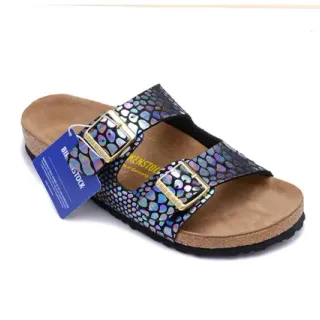 Birkenstock Arizona इरिडेसेंट स्केल प्रिंट कैजुअल सैंडल्स