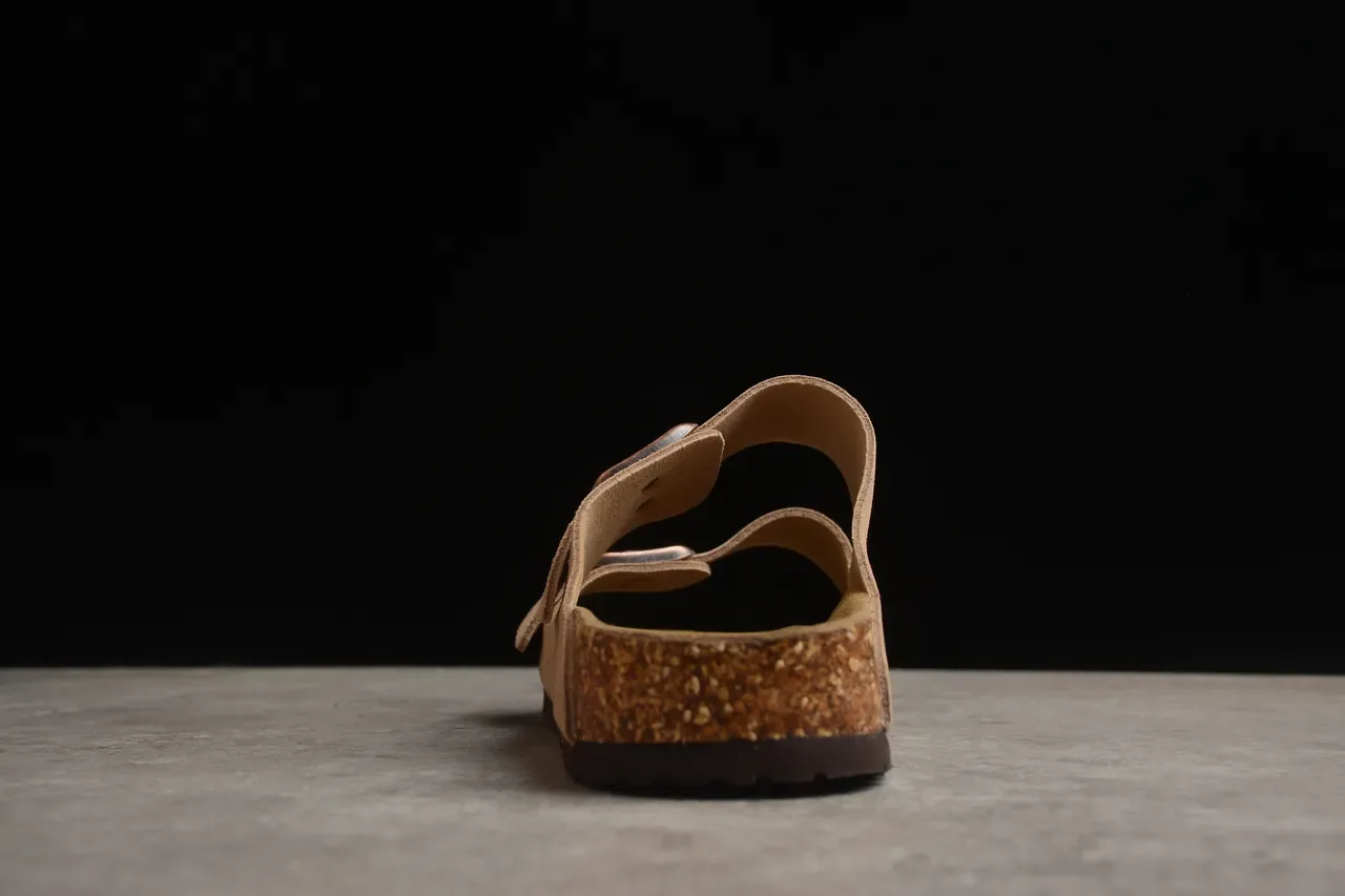 Birkenstock Arizona टैन सूड दो पट्टियों वाली कैजुअल सैंडल 9