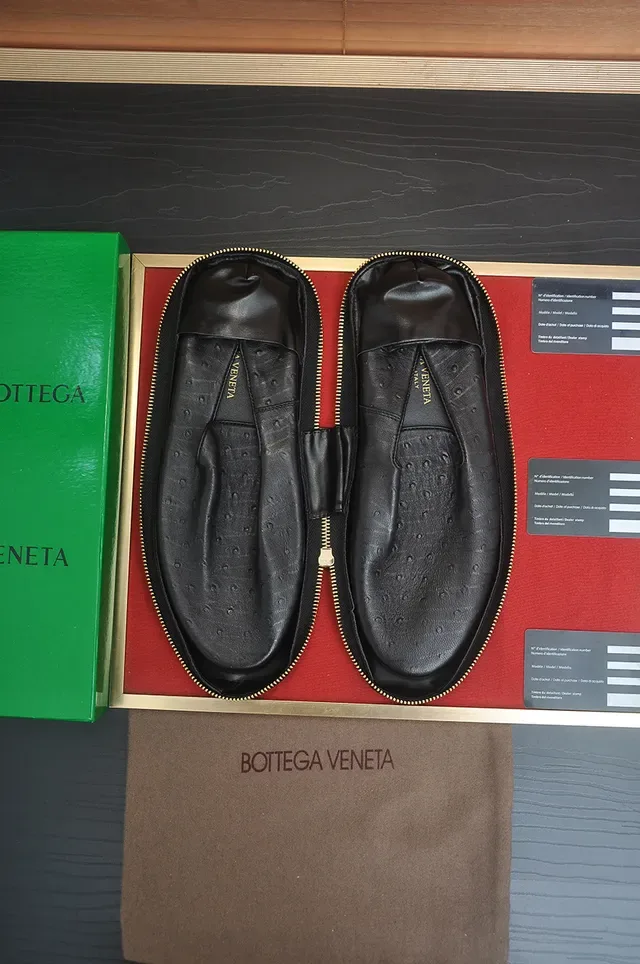 Bottega Veneta Andiamo أسود بني جلد نعامي متنوع بناء slip-on لوفر 5