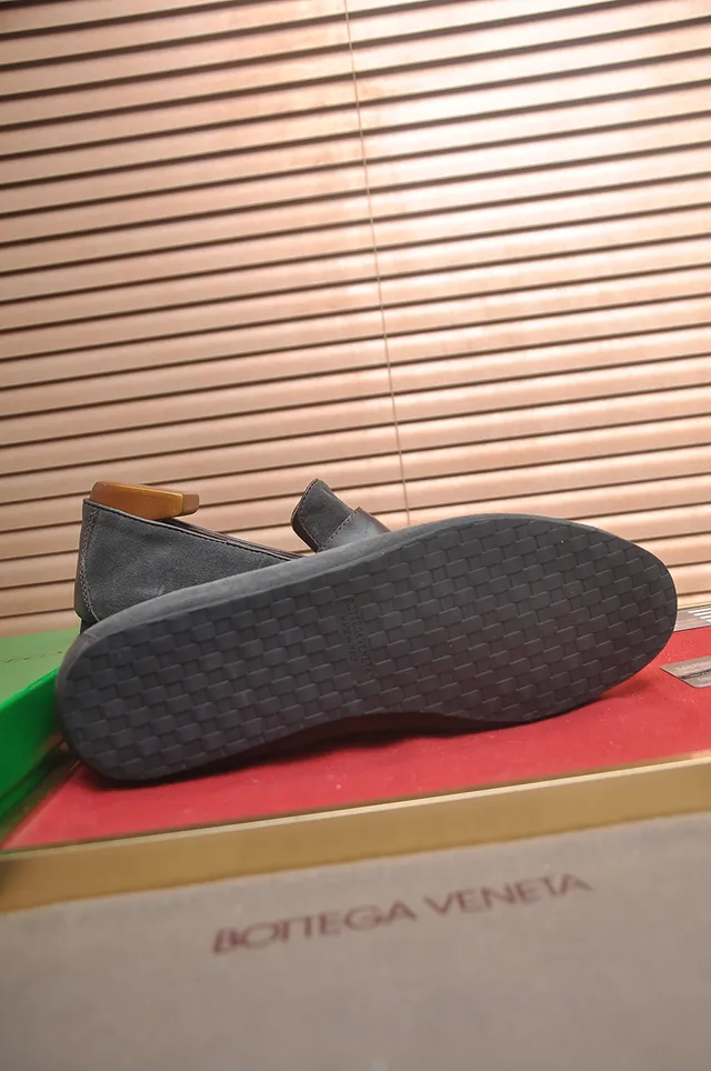 Bottega Veneta Andiamo ধূসর সুয়েড লোফার 2
