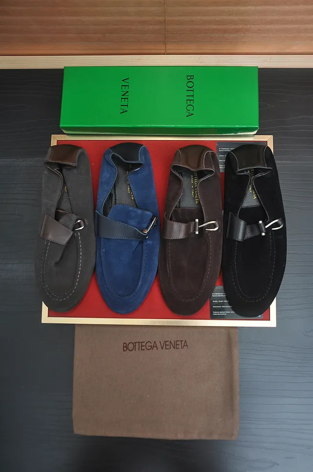 Bottega Veneta Andiamo ধূসর সুয়েড লোফার 4