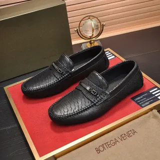Bottega Veneta Andiamo حذاء لوفر جلد مقرمش مع إبزيم