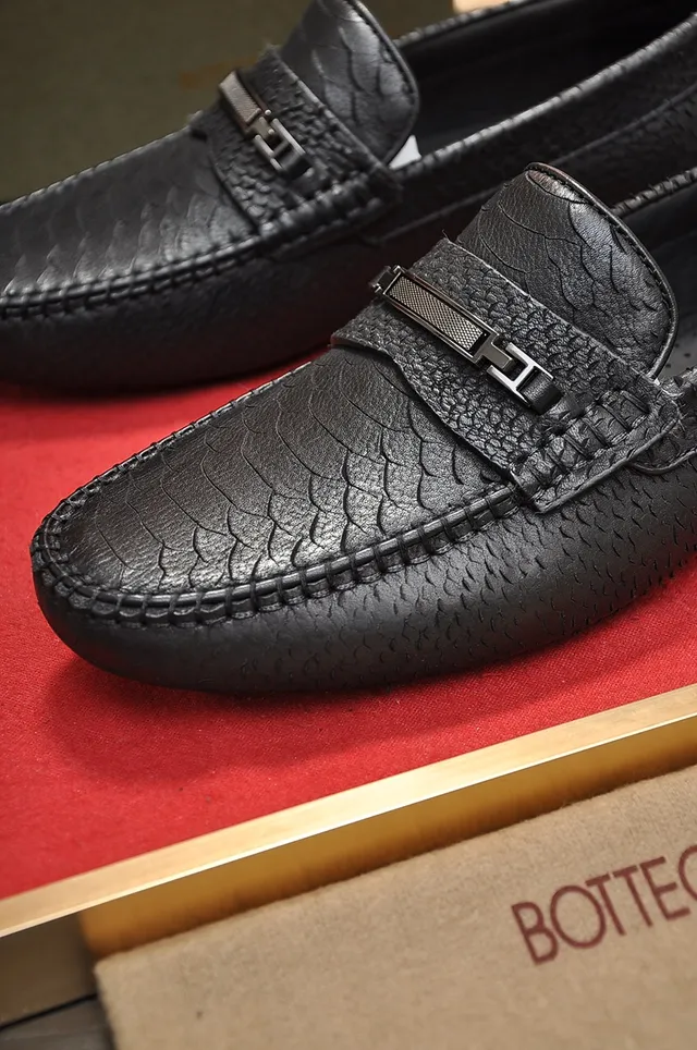 Bottega Veneta Andiamo mocassins de couro texturizado com fivela 2