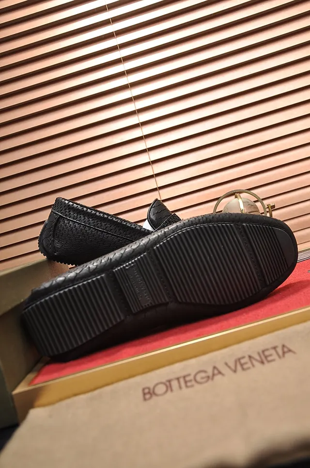 Bottega Veneta Andiamo mocassins de couro texturizado com fivela 3