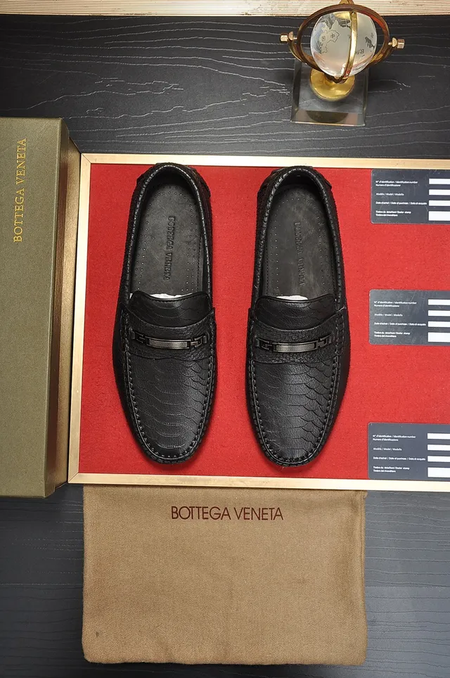 Bottega Veneta Andiamo mocassins de couro texturizado com fivela 5