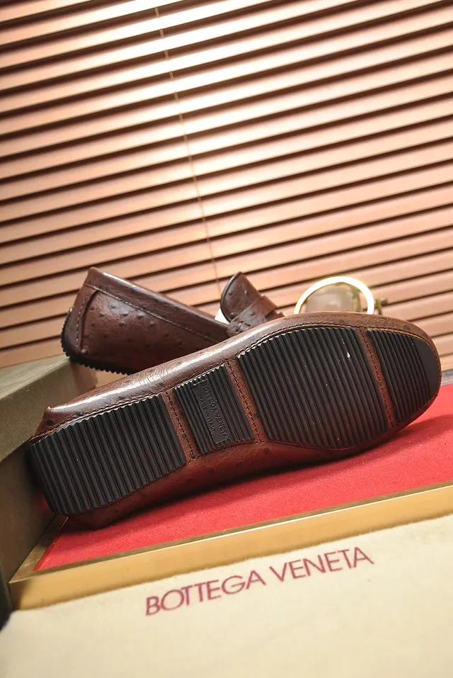 Bottega Veneta بني بيج جلد النعام لوفر رباط السنت 3