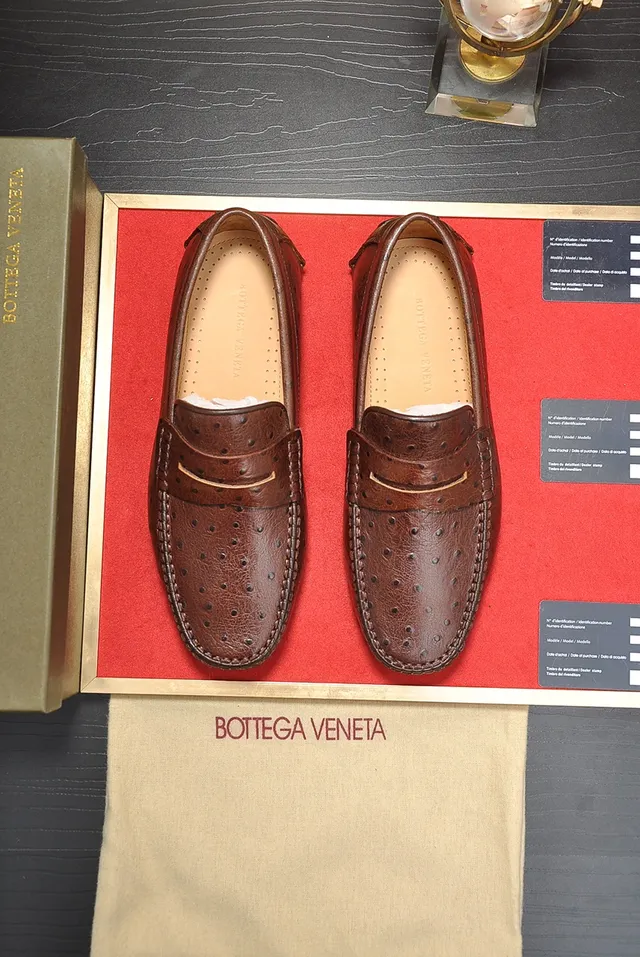 Bottega Veneta بني بيج جلد النعام لوفر رباط السنت 5