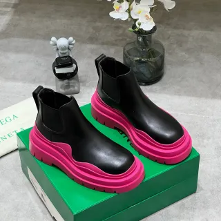 Bottega Veneta Le Cagole Black and Pink Chelsea Boots