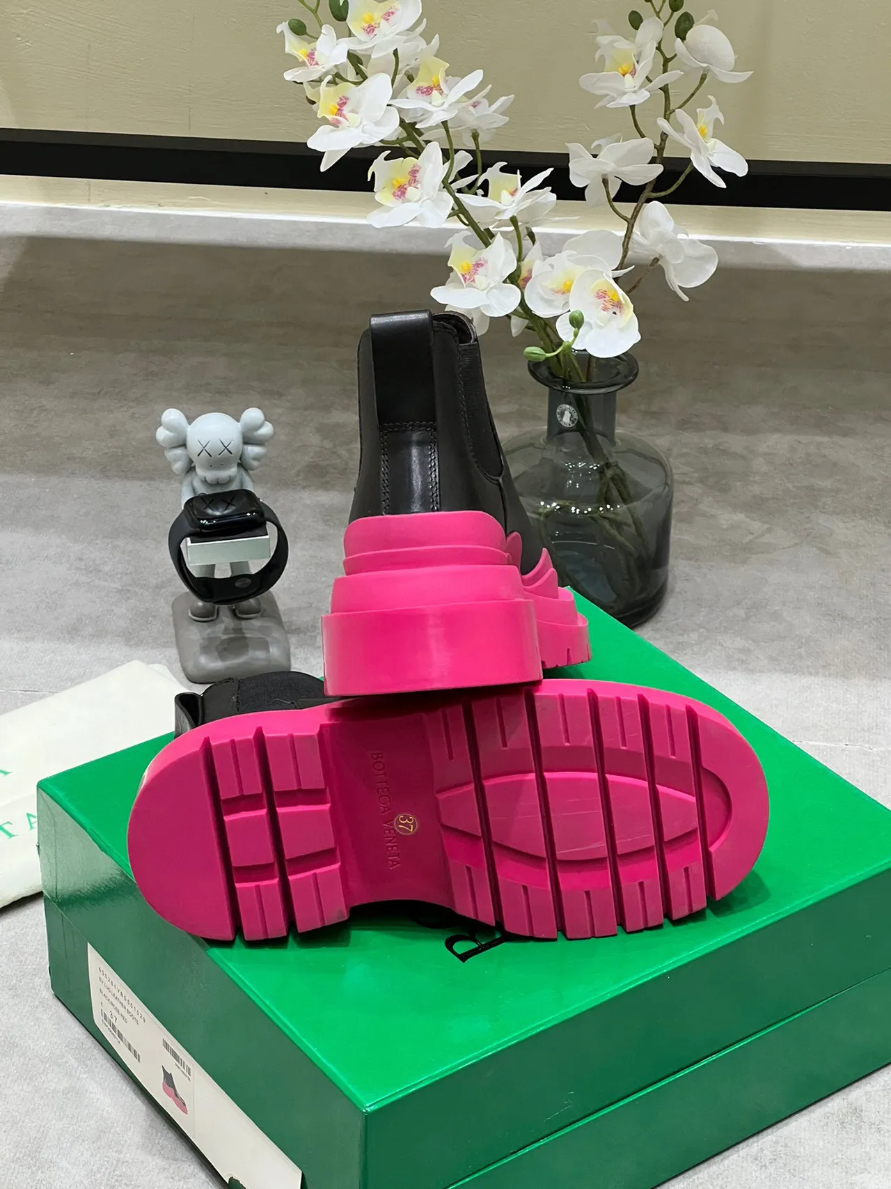 Bottega Veneta Le Cagole Botas Chelsea pretas e rosadas 3