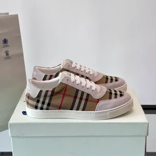 Burberry حذاء أسلوب حياة بيج براون House Check كانفاس أبير سويد أوفرليه